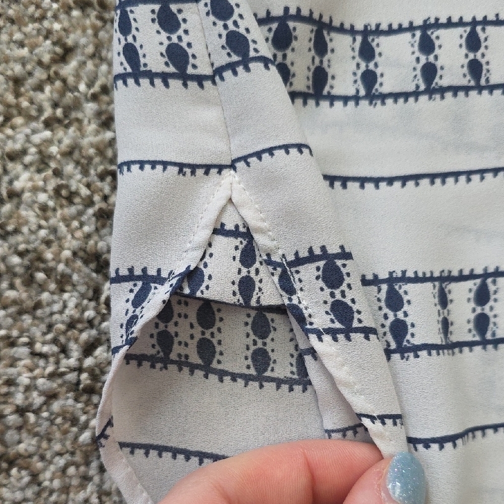 LOFT Women's Navy and White Patterned Tank Top - Picture 7 of 7